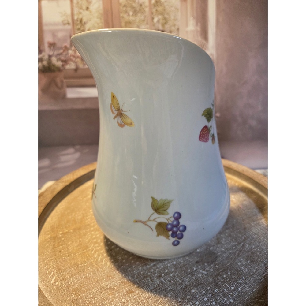 😎1980s‎ Botanical Fruit Ceramic Pitcher White Strawberry Grape Butterfly Vase - Picture 7 of 14